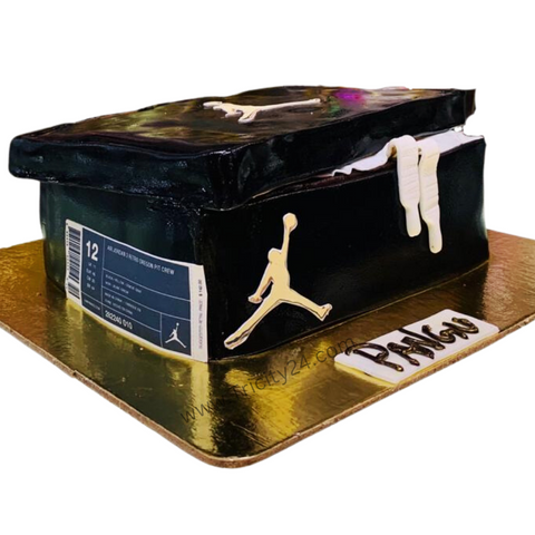 (M751) Customized  Cake(1Kg)