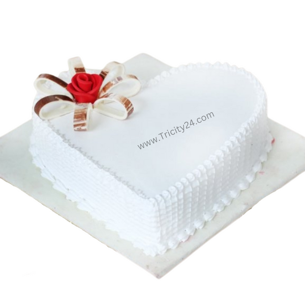 (M26) Vanilla Blast Heart Cake (Half Kg).