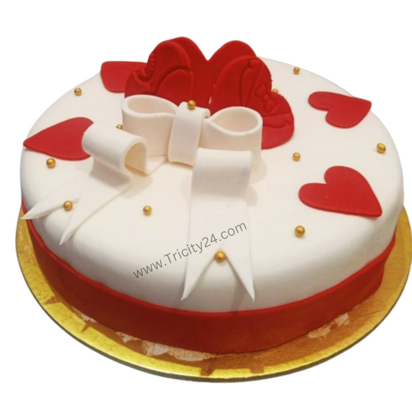 (M382) Designer Birthday Cake (1 Kg).