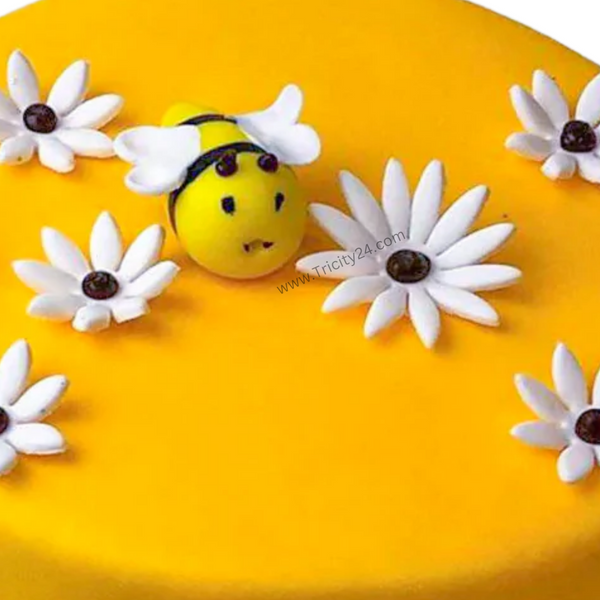 (M233) Bumble Honey Bee Cake (1 Kg).
